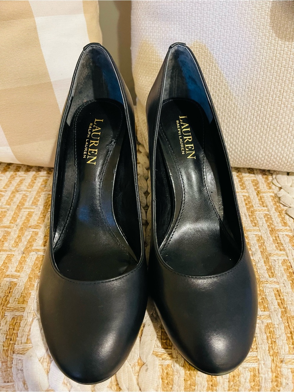 Women’s Lauren Ralph Lauren Black Gold Metal Hardware Logo Pumps Heels Size 7.5